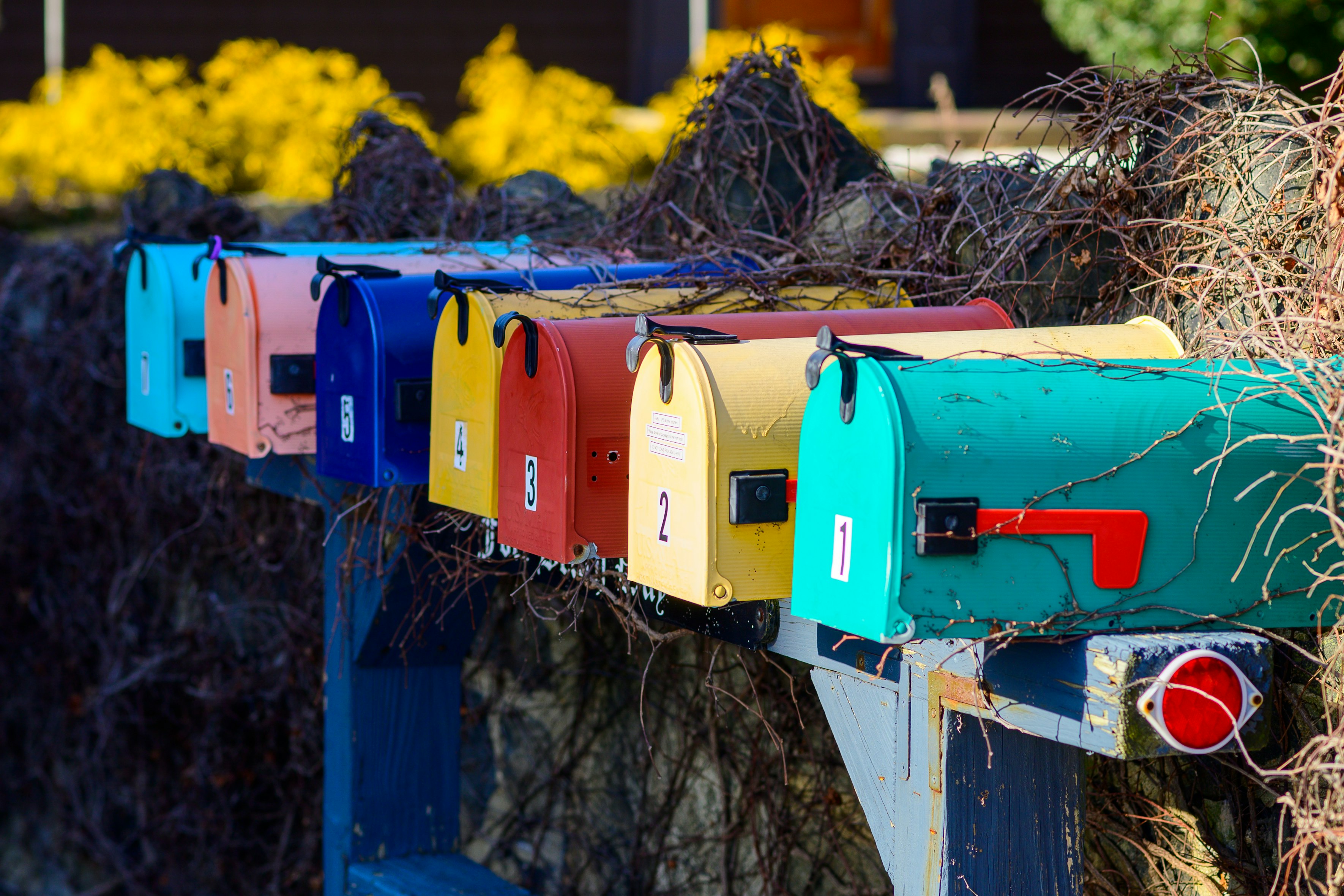Prečo by advokátska kancelária nemala používať freemail – výhody vlastnej emailovej domény